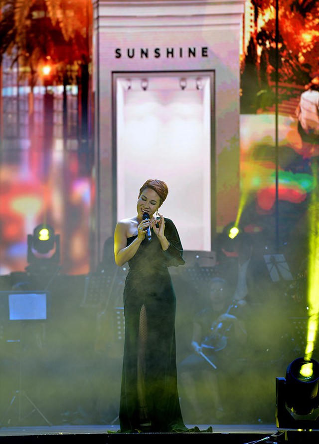 Ấn tượng với dàn sao “khủng” trong đêm nhạc tri ân của Tập đoàn Sunshine