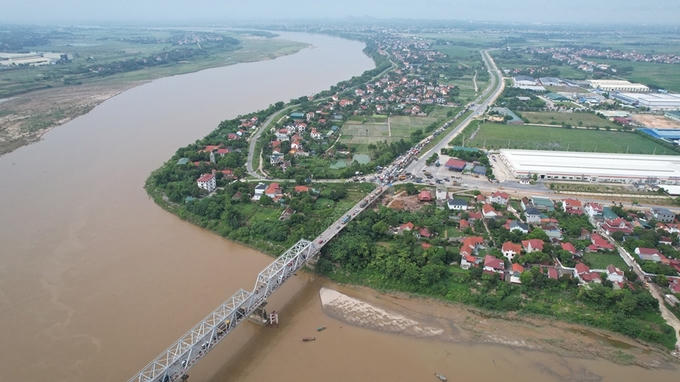 Phía đầu cầu Phong Châu thuộc địa phận huyện Lâm Thao. Ảnh: Vietnamnet &nbsp;