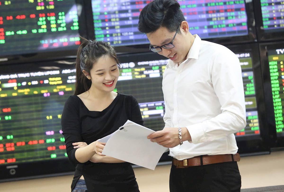 Thị trường hút vốn tỷ USD mỗi phiên, công ty chứng khoán cạn room cho vay