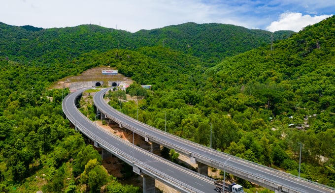 Hầm Đèo Cả phá thế "ốc đảo" của tỉnh Phú Yên, cánh cửa thông thương được mở rộng, thúc đẩy phát triển kinh tế - xã hội. Ảnh: Thảo Quyên