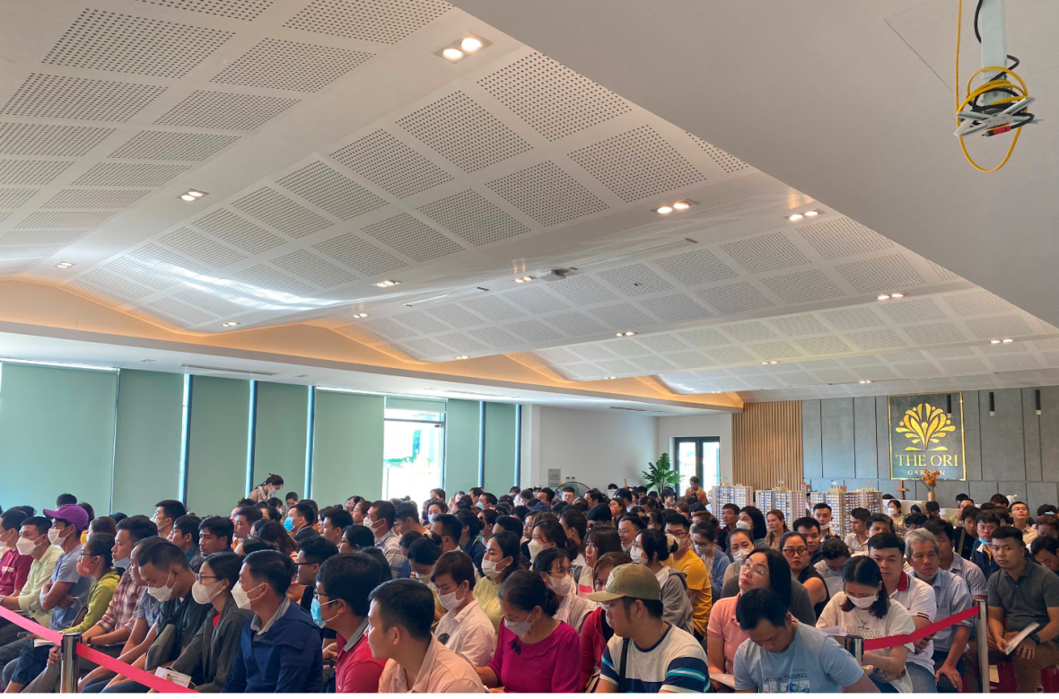 Gần 300 khách hàng có mặt tại buổi bốc thăm, Kết thúc buổi bốc thăm, có 172 khách hàng lựa chọn thành công 172 căn hộ phù hợp theo nhu cầu. &nbsp;