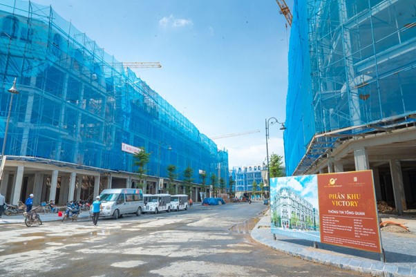 Là dự án nhà phố hàng hiệu hiếm hoi phía Tây Thủ đô có mức giá chỉ từ hơn 11 tỷ đồng, Noble Palace Tay Thang Long sở hữu pháp lý sổ đỏ lâu dài cùng tiến độ sắp bàn giao từ quý 3/2025, giúp gia chủ có thể đưa vào khai thác kinh doanh ngay khi nhận nhà &nbsp;