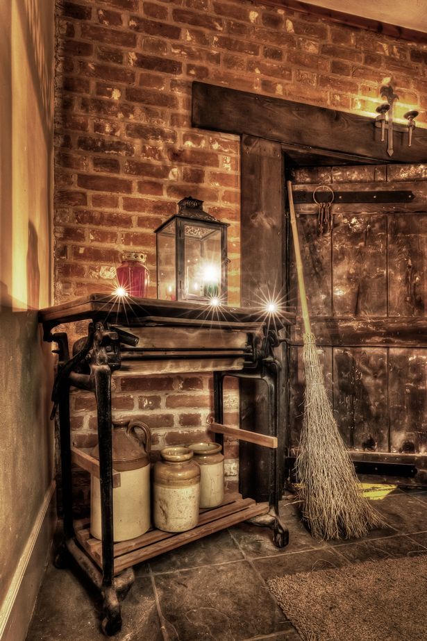 Ngã ngửa với nhà mặt phố không ai dám mua vì bị đồn ma ám