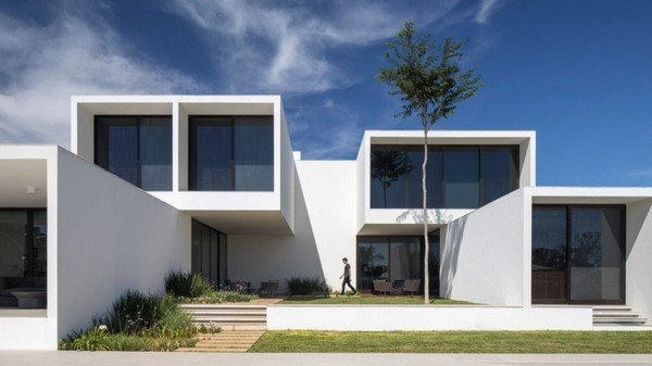 dinh thự trắng gần 1.000 m2 giữa thủ đô