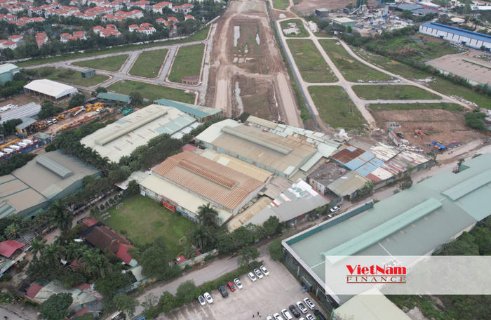 Theo thiết kế, hầm chui sẽ có tổng chiều dài 975m, rộng 18,5m. Bốn cầu nhánh bằng bê tông cốt thép dự ứng lực với tổng chiều dài hơn 2.300m, bề rộng cầu 8,8m, tường chắn bê tông cốt thép dài hơn 600m. &nbsp;