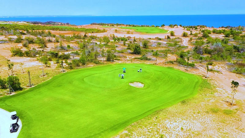 Chủ nhân PGA Golf Villas có thể xem trực tiếp những giải đấu đẳng cấp tại cụm sân golf PGA độc quyền 36 hố. Ảnh sân PGA Ocean tại NovaWorld Phan Thiet &nbsp;