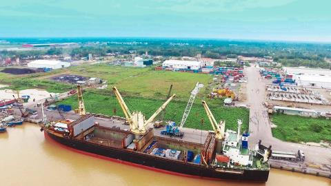 Cần Thơ đã có cảng Cái Cui có năng lực tiếp nhận tàu 20.000 DWT. Ảnh: PLO &nbsp;