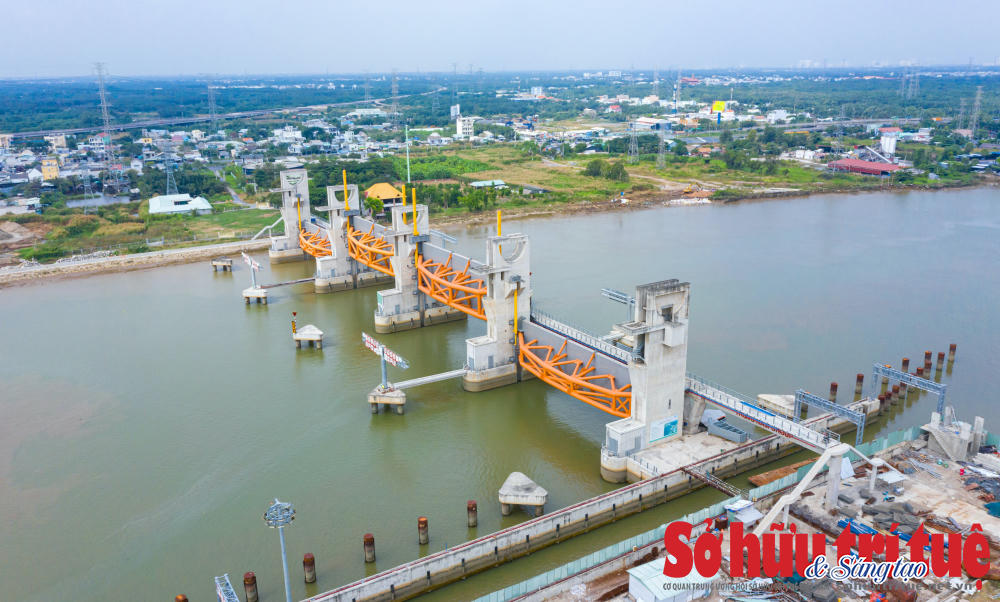 Theo dự kiến dự án ngăn triều 10.000 tỷ đồng sẽ được hoàn thành trong năm 2023. &nbsp;