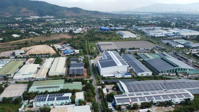 Nhiều "ông lớn" cả trong và ngoài ngành bất động sản đang lấn sân sang lĩnh vực bất động sản KCN (Ảnh minh họa). &nbsp;