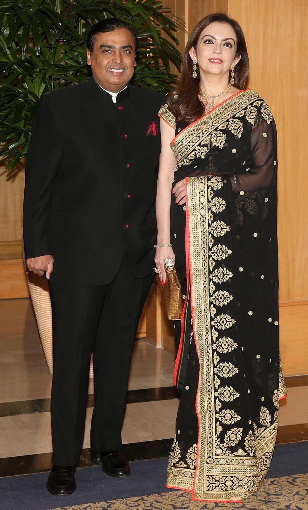 Tỷ phú Mukesh Ambani cùng vợ Nita. (Nguồn: Getty Images Europe)