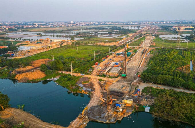 Đường vành đai 4 đang thi công rầm rộ, khu vực nào đất nền đang sốt nhất?