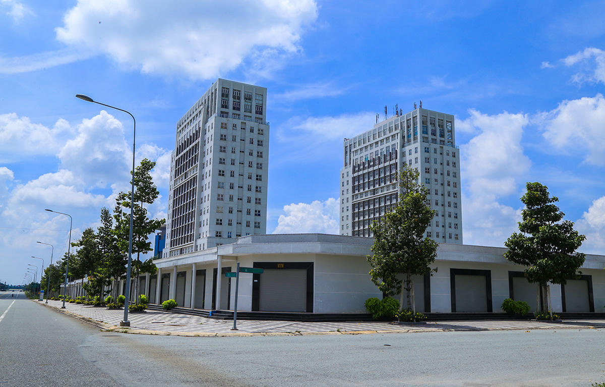 Hệ thống đường sá, hạ tầng được đầu tư bài bản, khang trang nhưng Thành phố Mới vẫn không thu hút được dân đến ở. Ảnh: V.D