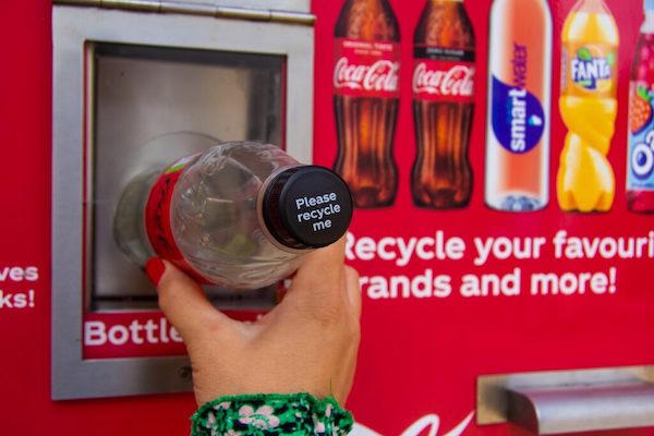 Doanh thu hàng nghìn tỷ đồng mỗi năm, Unilever, Coca Cola Việt Nam đang làm gì để bảo vệ môi trường? 