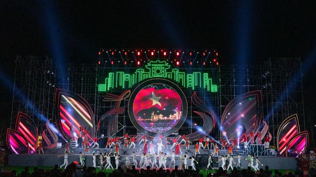 Festival “Sản phẩm Nông nghiệp và Làng nghề Hà Nội 2024” khai mạc với chương trình nghệ thuật đặc sắc ca ngợi ngành nông nghiệp, Thủ đô và quê hương đất nước. &nbsp;