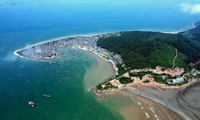 Thị xã Nghi Sơn từ trên cao tựa như "bàn tay khổng lồ" vươn ra biển. Ảnh: Internet &nbsp;