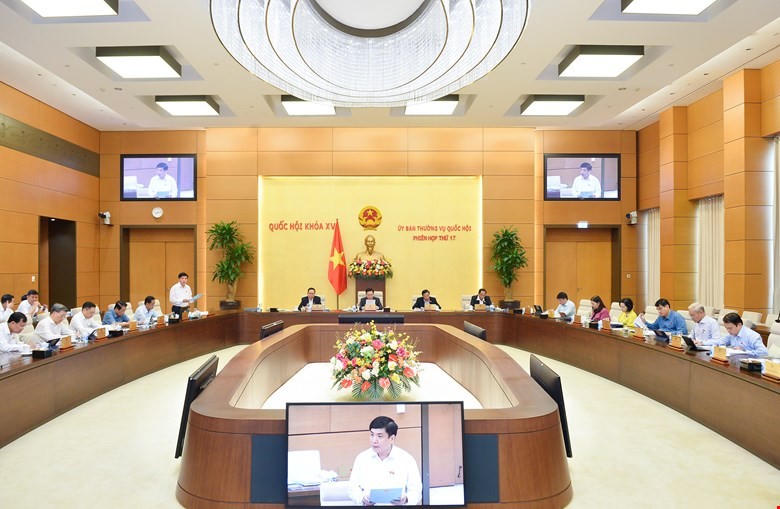 Xem xét, quyết định việc lấy ý kiến Nhân dân về dự án Luật Đất đai (sửa đổi)