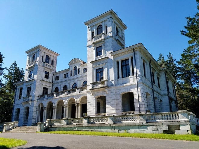 Biệt thự Swannanoa ở Lyndhurst, Virginia, Mỹ, được xây dựng vào năm 1912 bởi triệu phú đường sắt James H. Dooley