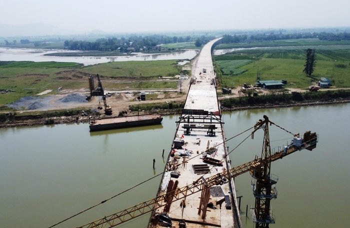 Sau hơn 2 năm thi công, cầu Hưng Đức dự kiến được hợp long trong ít ngày tới và sẽ hoàn thiện vào cuối tháng 4/2024. &nbsp;