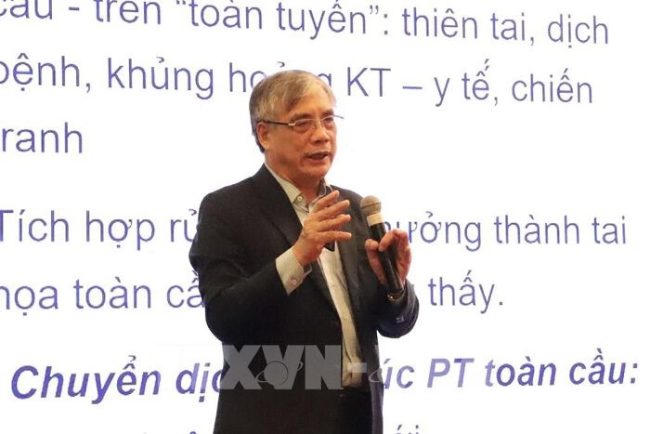 PGS.TS Trần Đình Thiên, nguyên Viện trưởng Viện kinh tế Việt Nam phát biểu tại hội thảo. (Nguồn ảnh: TTXVN). &nbsp;
