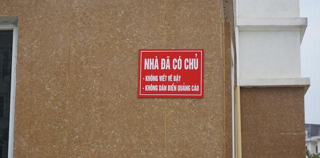 Cận cảnh hàng loạt biệt thự bỏ hoang ở “phố nhà giàu” ngoại ô Hà Nội