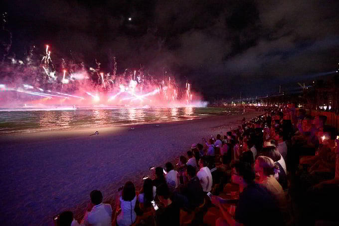 Sức hút khổng lồ từ show diễn “Bản giao hưởng Đảo Xanh”. (Ảnh: Ánh Dương) &nbsp;