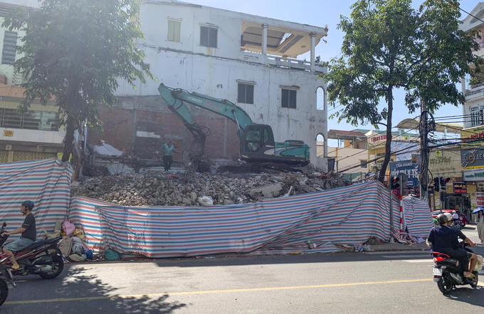 Cận cảnh Nhếch nhác thi hành án ở sân vận động Chi Lăng Đà Nẵng