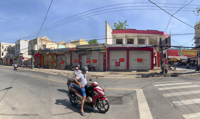 Cận cảnh Nhếch nhác thi hành án ở sân vận động Chi Lăng Đà Nẵng