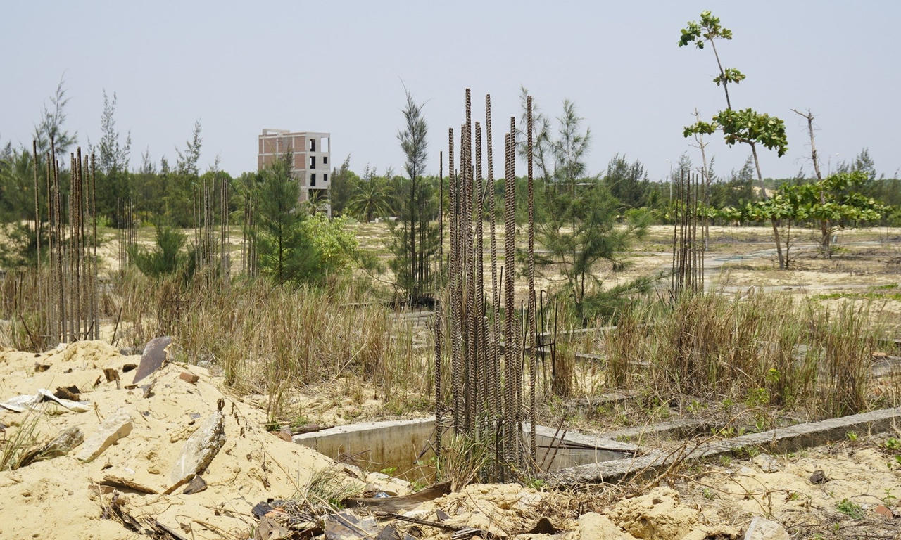 Cảnh dang dở tại dự án FLC Lux City Quy Nhơn