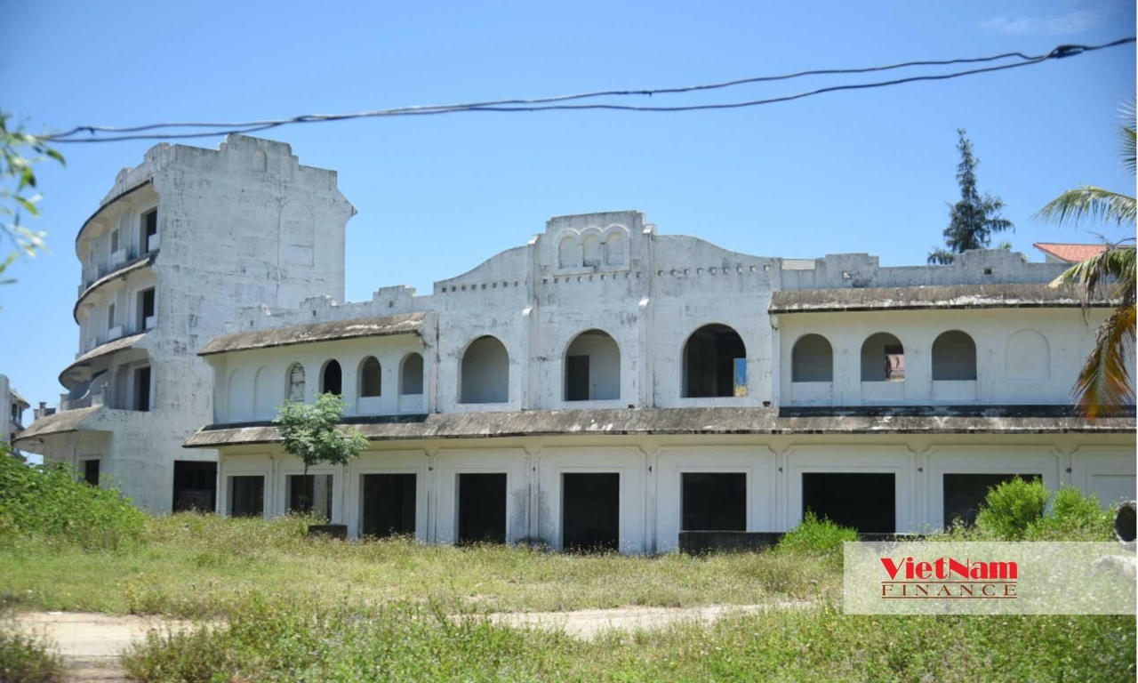 Khu nghỉ dưỡng 8,7ha bỏ hoang bên bờ biển Lăng Cô