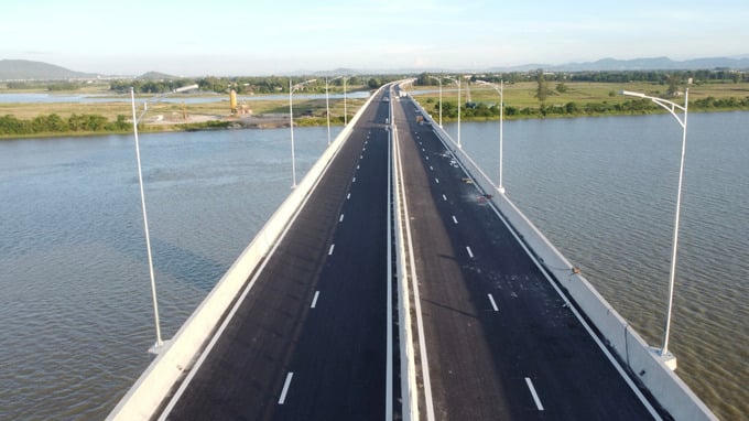 Cây cầu Hưng Đức thuộc dự án cao tốc Bắc - Nam phía Đông hiện đang dần thành hình. Ảnh: Internet &nbsp;