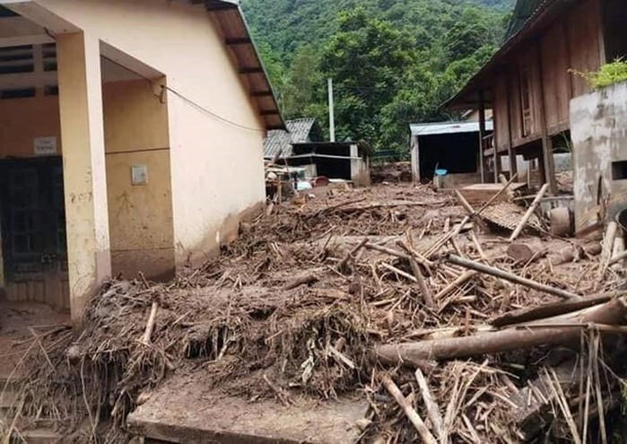 Thanh Hóa: Lũ cuốn phăng cả trăm nhà, dân bơ phờ đi ở tạm