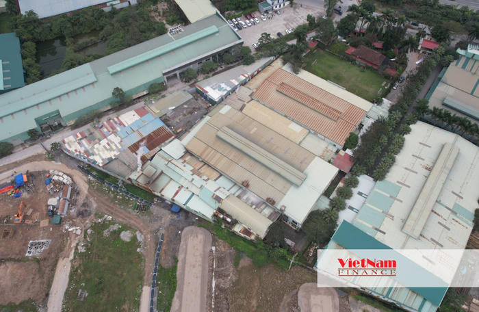 Theo ghi nhận của VietnamFinance, khu vực triển khai dự án hầm chui hiện nay đang là các nhà kho, xưởng. &nbsp;