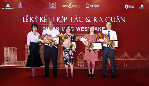 Đại diện các đơn vị phát triển và phân phối dự án.