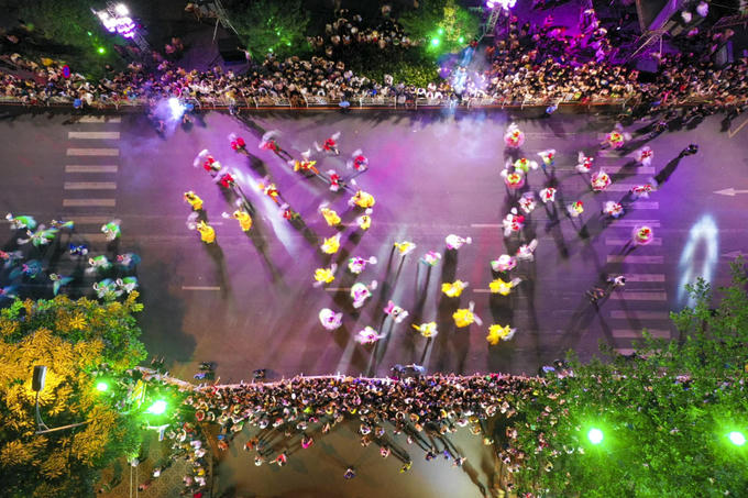 Trong sự kiện lần này có tiết mục biểu diễn Carnival đường phố &nbsp;