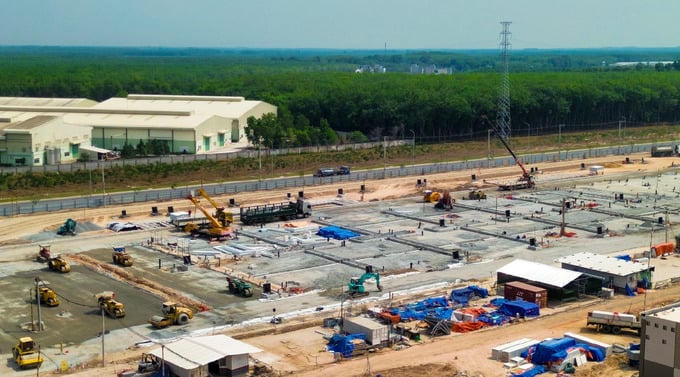 Hiện tại nhà máy có hơn 4.000 công nhân xây dựng, tiến độ đạt hơn 60%