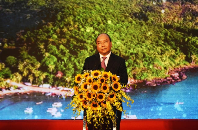 Thu tuong Nguyen Xuan Phuc: 'Bien Phu Quoc thanh trung tam du lich nghi duong tam co'