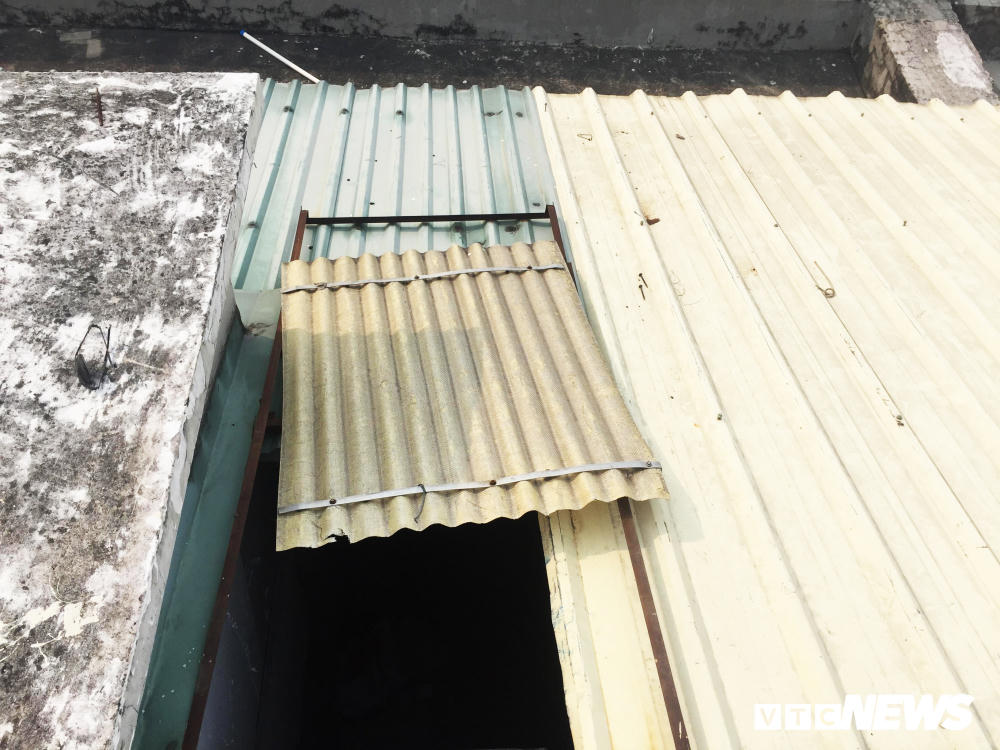 Xây nhà trái phép, Samland bắt dân thoát hiểm bằng 'đường chuột chạy'