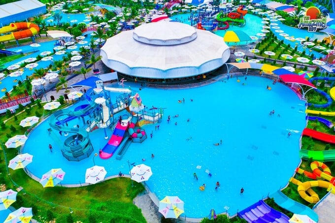 Công viên nước tại khu du lịch Sơn Tiên được mệnh danh lớn nhất cả nước
