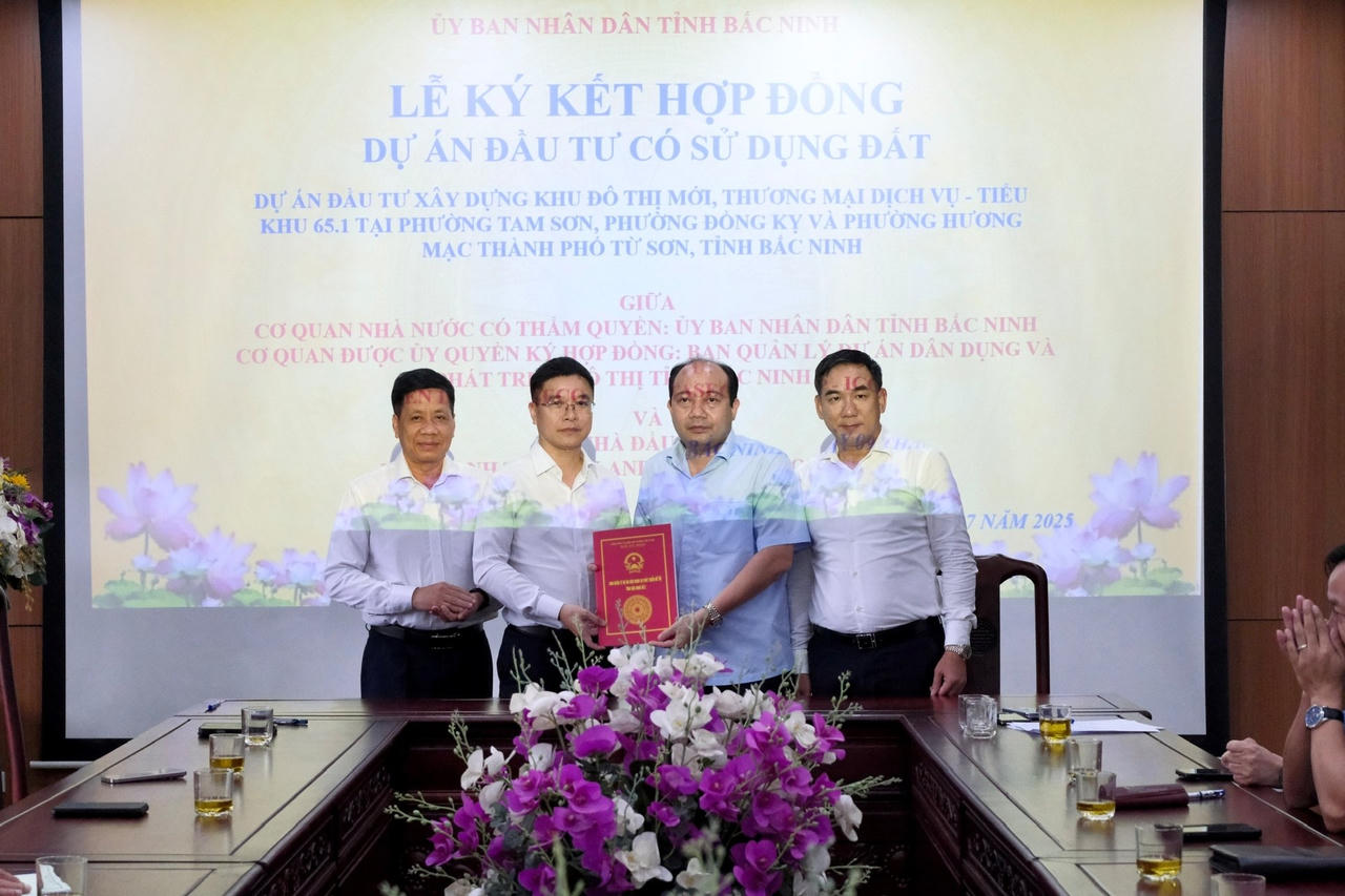 Đại diện&nbsp;Liên danh Taseco Land – Taseco Group – ICON4 ký hợp đồng với lãnh đạo&nbsp;Ban quản lý dự án dân dụng và phát triển đô thị tỉnh Bắc Ninh số 2