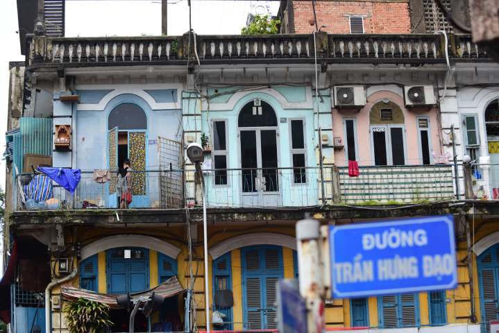 Sống ở chung cư 440 Trần Hưng Đạo: ‘Sập vẫn phải ở chứ tiền đâu mà dời đi’