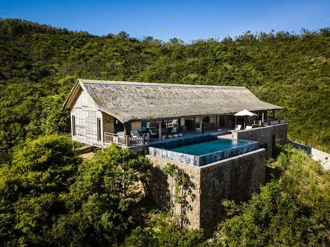 Hơn 96% resort được bao phủ bởi thực vật, trong đó các vật liệu xây dựng được tái sử dụng để đáp ứng tiêu chí bảo tồn và chăm sóc hệ sinh thái.