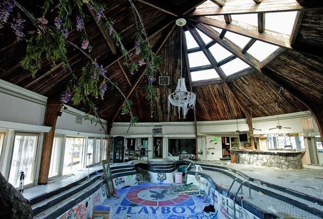 Đây đã từng là nơi ăn chơi xa hoa bậc nhất cho đến khi chủ nhân của nó bị kết tội và bỏ tù 20 năm vì tội trốn thuế