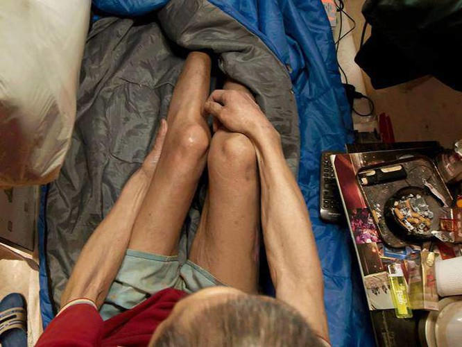 Giat minh cho tro chua den 2m2, be nhu 