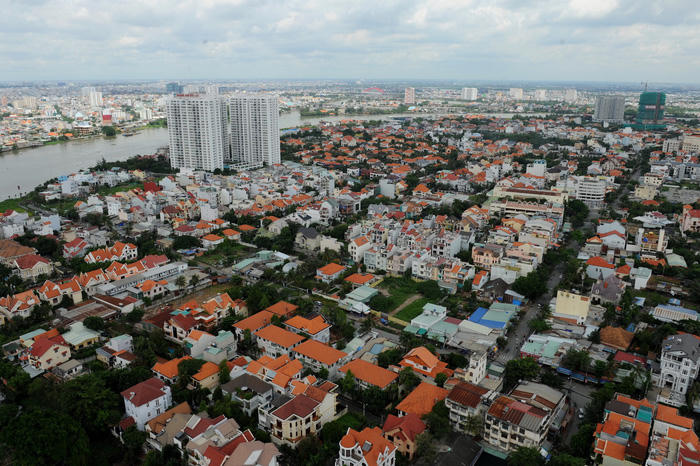 Mua ở chọn căn hộ, đầu cơ chọn đất nền