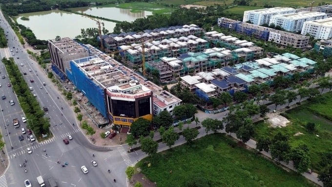 Hàng chục căn biệt thự trong khu đô thị Thanh Hà Cienco 5 được xây dựng trở lại. Ảnh: TTXVN