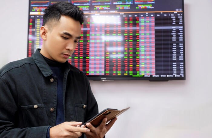 HoSE: Thanh khoản bình quân mỗi phiên giảm gần 21% về giá trị, giảm 10% về khối lượng