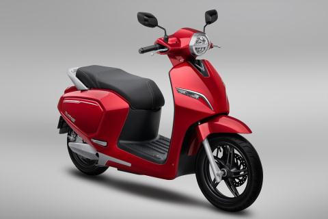 HLV Mai Đức Chung và học trò nhận thưởng lớn từ Vingroup