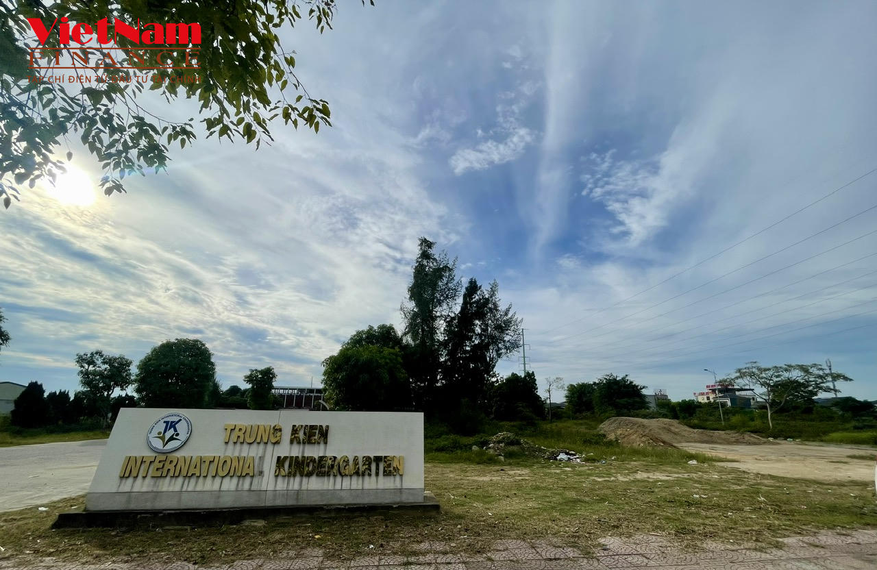 Hàng ngàn m2 trên khu đất vàng này đang chỉ là bãi đất trống, làm điểm tập kết đất xà bần, cỏ lau…