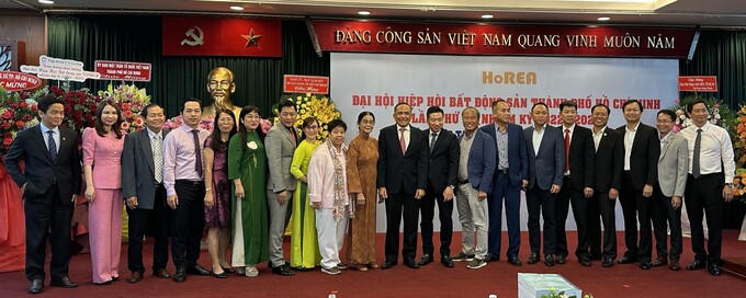 Các thành viên Ban Chấp hành HoREA nhiệm kỳ IV (2022 - 2027) vừa được bầu tại Đại hội HoREA tổ chức ngày 16/12/2022. &nbsp;