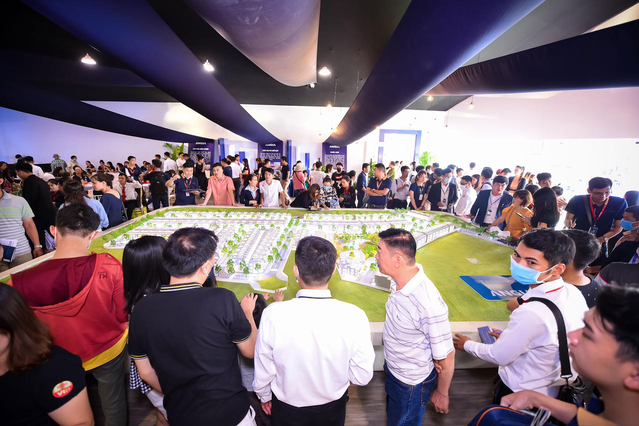 Giá liên tục biến động tăng, nhà phố còn là kênh “hời” của nhà đầu tư lúc này? 